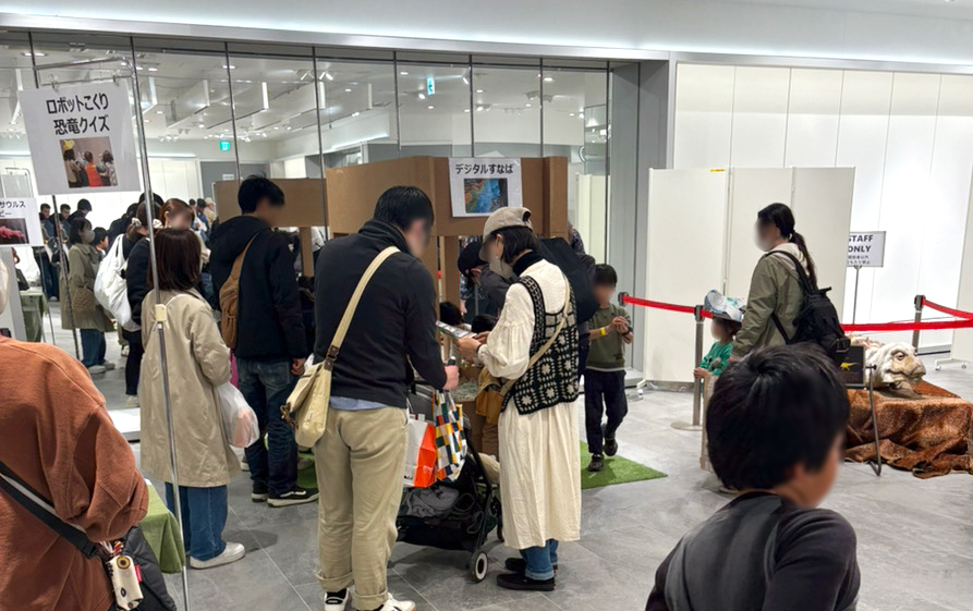 にぎやかな会場の様子