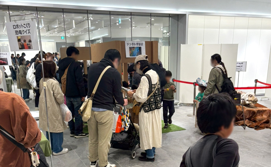 にぎやかな会場の様子